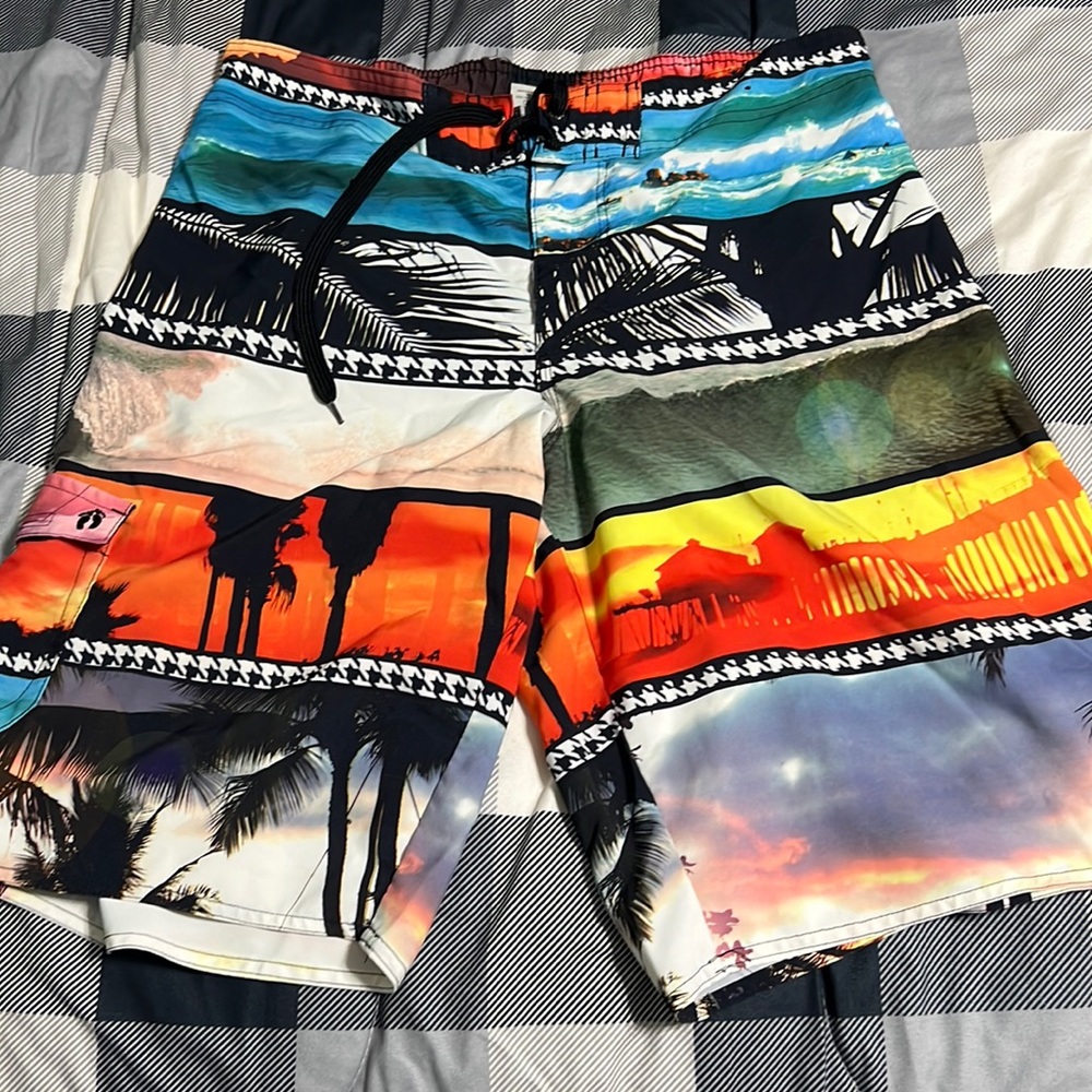 Hang ten large swim shorts. Net inside cut out.